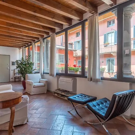 Casa Viola, Stanza Viola *